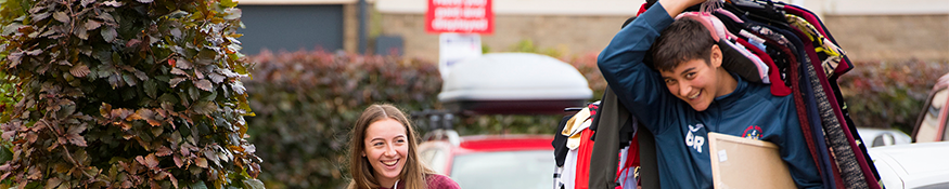 students moving into halls