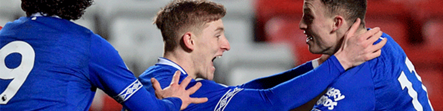 young everton fc team celebrate a rare goal