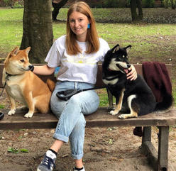 leah burch with dogs